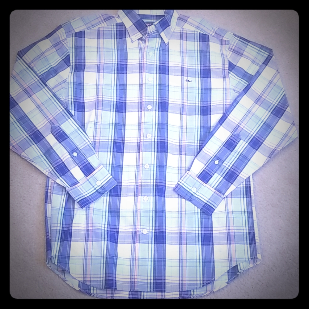 Mens plaid Vineyard Vines button down. Never worn